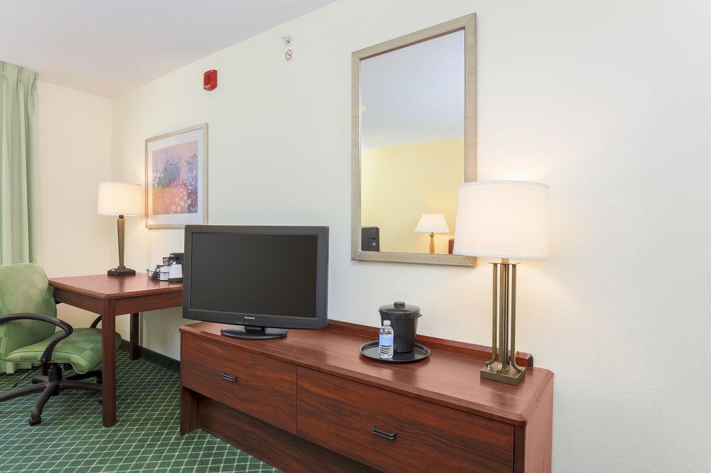 Fairfield Inn Erie Millcreek Mall Экстерьер фото